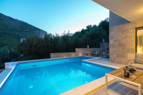 Luxury apartment Nicole with private heated pool